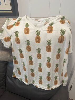 LulaRoe Christy Pineapple Print V-Neck Tee - White EUC